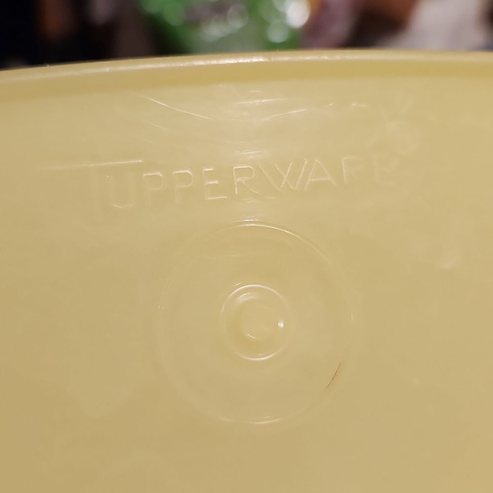Tupperware Yellow Container - Picture 4 of 5